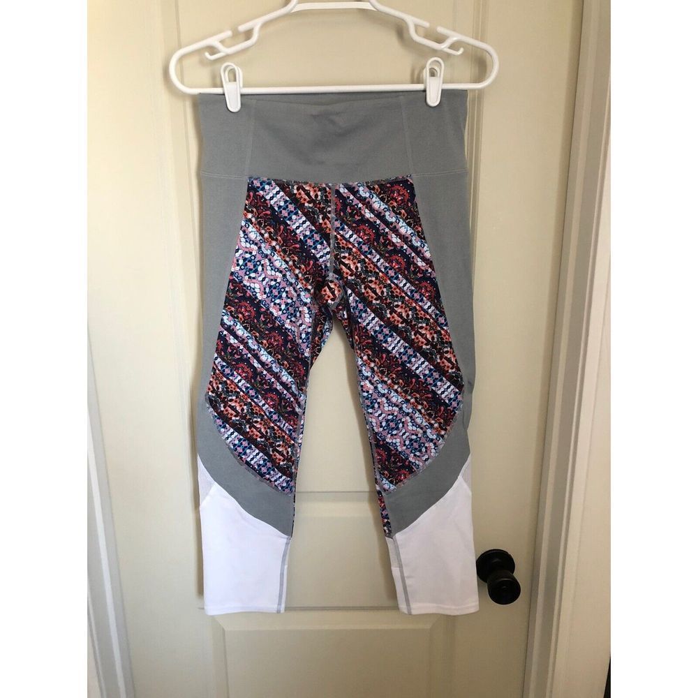 Athleta Nomad Salutation Mesh Abstract Print Capri Leggings Women's Medium Tall